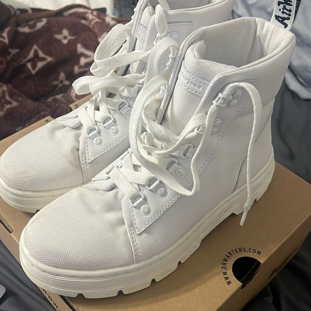 Dr Martens size 8 White Combs